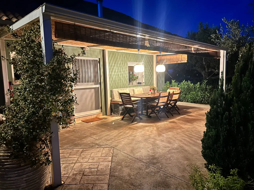 The dining area with its outdoor table